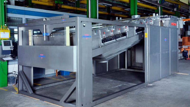 Langhubsiebe wie der JEL Freischwinger arbeiten dank ihrer horizontalen Siebbewegung besonders produktschonend. (Bild: J. Engelsmann)