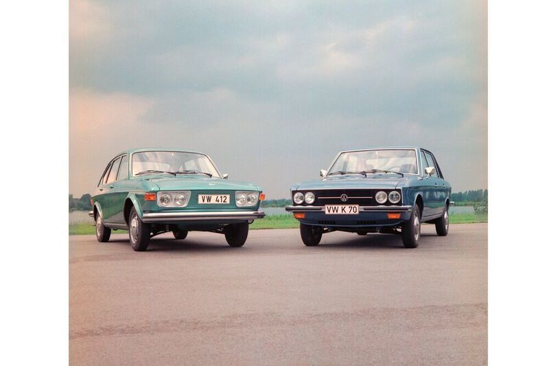 Die zwei Konkurrenkten Volksagen 412 (links) und Volkswagen K70 (rechts), Modelljahr 1974. (VW)
