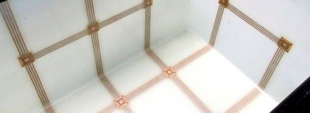 Wichtige Messwerte im Blick: Innenseite eines Batteriekastens mit Sensornetz.(Bild:  Invent)