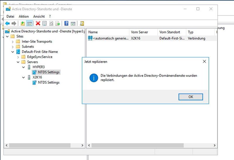 Danach rufen Sie das Verwaltungsprogramm „Active Directory-Standorte und -Dienste“ auf. Über Sites\\Servers sollte der neue Server bereits angezeigt werden. Unterhalb der Domänencontroller ist der Menüpunkt „NTDS-Settings“ zu finden. Dieser zeigt die Replikationsverbindungen an. Der neue Server muss sich mit einem anderen DC synchronisieren. Über das Kontextmenü kann der Vorgang gestartet werden. (Bild: Joos / Microsoft)