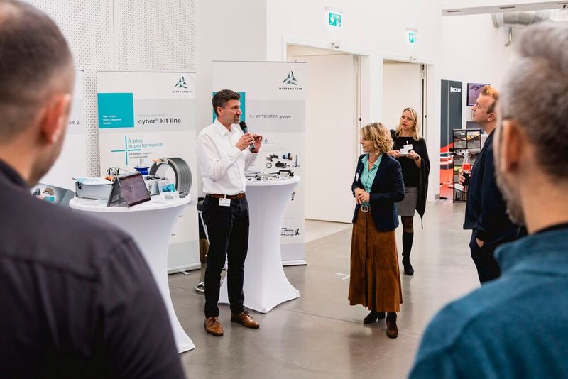 Zahlreiche Partner präsentierten ihre Lösungen für mehr Effizienz in der Produktentwicklung. Es herrschte reger Betrieb an den Ständen. (Bild: Stefan Bausewein/VCG)