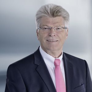 "Durch den Zusammenschluss von Eplan, dem führenden Spezialisten für Software-Lösungen im Engineering, und Kuttig, dem Experten für Autodesk-Produkte, sind wir für die mechatronischen Anforderungen der Zukunft und die virtuelle Produktentwicklung bestens gerüstet", erklärt Friedhelm Loh, Vorstandsvorsitzender der Friedhelm Loh Group.