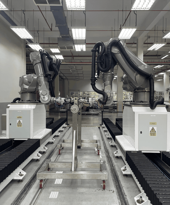 The first choice for use in ultrasonic testing systems for aircraft components: a pair of perfectly synchronised Stäubli robots.(Source:  Ultrasonic Sciences Ltd.)