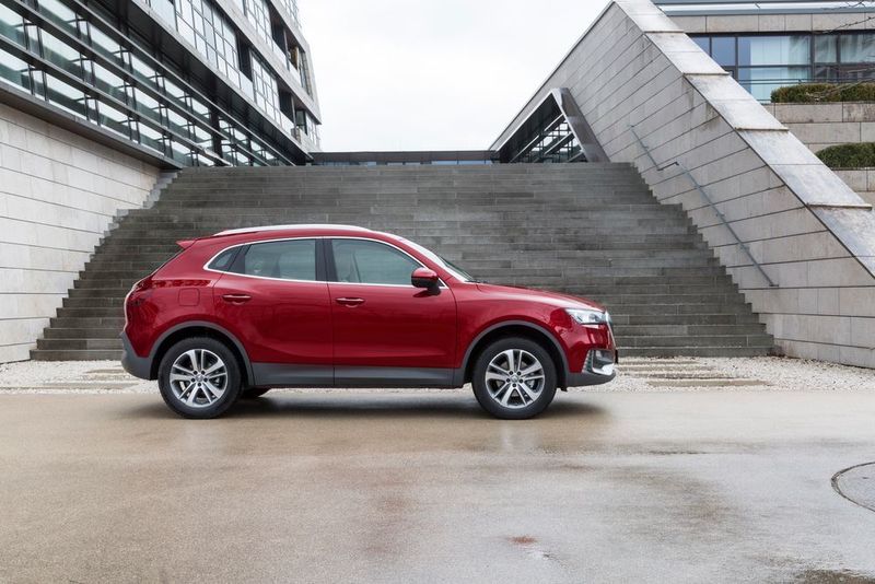Mit knapp 4,48 Metern Länge ist der BX5 rund 20 Zentimeter kürzer als der BX7. (Borgward)