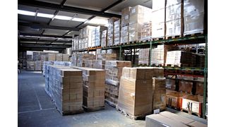 Bild 1: Eine immer komplexere Produktion stellt die Warenwirtschaft zunehmend vor Probleme. Welcher Lagerplatz ist wirklich frei? Welcher wird gebraucht? Welche Teile sind schon verbaut? (Paul-Georg Meister, pixelio.de)