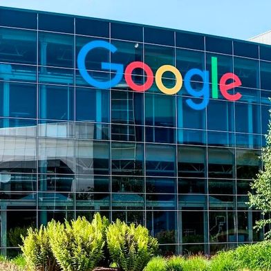 Der US-Konzern Google nimmt allein für Deutschland einige Milliarden Euro in die Hand, um hier die Möglichkeiten der künstlichen Intelligenz besser klarmachen und verbreiten zu können. Nun wurde etwa ein neues KI-Zentrum auf der Museumsinsel in Berlin Mitte eröffnet (Symbolbild). (Bild: Google)