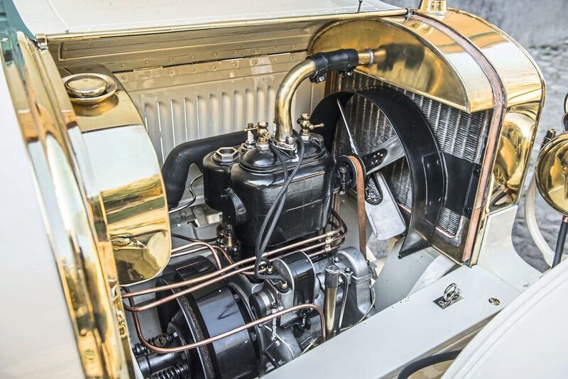 Den wassergekühlten Zweizylinder-Reihenmotor fanden die Spezialisten noch ziemlich original vor. Er hat einen Hubraum von 1,4 Litern und leistete 12 PS / 8,8 kW. (Skoda)