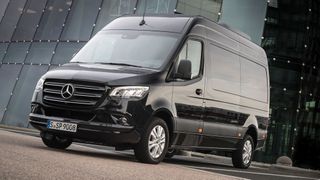 Hierzulande müssen 1.856 junge Sprinter bei einer Vertragswerkstatt vorstellig werden. (Bild: Mercedes-Benz)