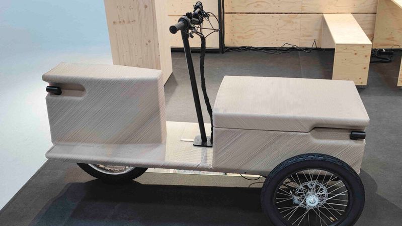 Auf den ersten Blick wirkt die geriffelte Oberfläche des ZUV-Chassis wie ein Stoffbezug. Tatsächlich handelt es sich um harten Kunststoff, der im 3D-Drucker aus recyceltem Plastik gefertigt wurde.