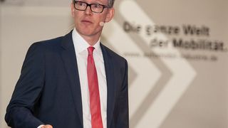 Christian Kleinhans von Berylls Strategy Advisors referierte auf dem Leichtbau-Gipfel 2014 der Fachzeitschrift »Automobil Industrie« zum Thema Karosserieleichtbau. Dieser Trend erzeuge einen Wachstumsmarkt, vorrangig in Europa, China und Nordamerika. (Foto: Automobil Industrie/Stefan Bausewein)