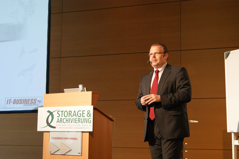 Der Keynote-Speaker Michael Gießelbach erklärt, was das Wesentliche beim Cloud Computing ist. (Archiv: Vogel Business Media)