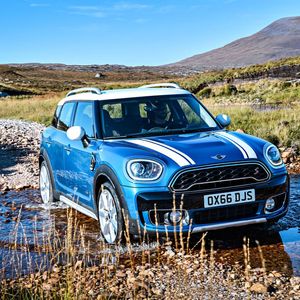 Seine Premiere feiert der Countryman im November 2016 auf der Auto Show in Los Angeles, die Markteinführung in Europa erfolgt im Februar 2017.