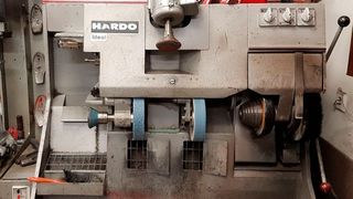 Schleifmaschinen werden in der Industrie zu unterschiedlichsten Zwecken eingesetzt. (Pixabay, HomaDerBoss)