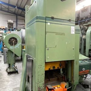 Auch unter den Hammer kommt diese hydraulische Presse HPC von Wanzke – übrigens nicht das einzige Pressensysteme in der aktuellen Auktionsliste.(Bild:  Surplex)