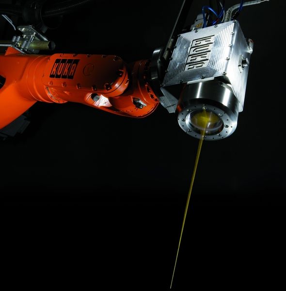 Bild 2: Die Schweißoptik wird unmittelbar über die Roboterachsen bewegt. (Archiv: Vogel Business Media)