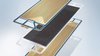 Die PEM-Brennstoffzelle ist wie ein Sandwich aufgebaut. In der Mitte befindet sich eine dünne Kunststofffolie, die „Protonen-Austausch-Membran“ oder PEM (Proton Exchange Membrane). Diese Membran ist auf beiden Seiten mit einer dünnen Katalysatorschicht und einer gasdurchlässigen Elektrode beschichtet. Umgeben ist die Membran von zwei so genannten Bipolarplatten, in die Gaskanäle eingefräst sind. Durch die Gaskanäle strömt auf der einen Seite Wasserstoff und auf der anderen Seite Sauerstoff. Viele dieser einzelnen hintereinander geschalteten Brennstoffzellen ergeben einen Brennstoffzellen-Stapel (Stack), der zu einer leistungsfähigen Energiequelle wird, die das Fahrzeug antreibt. (Daimler)