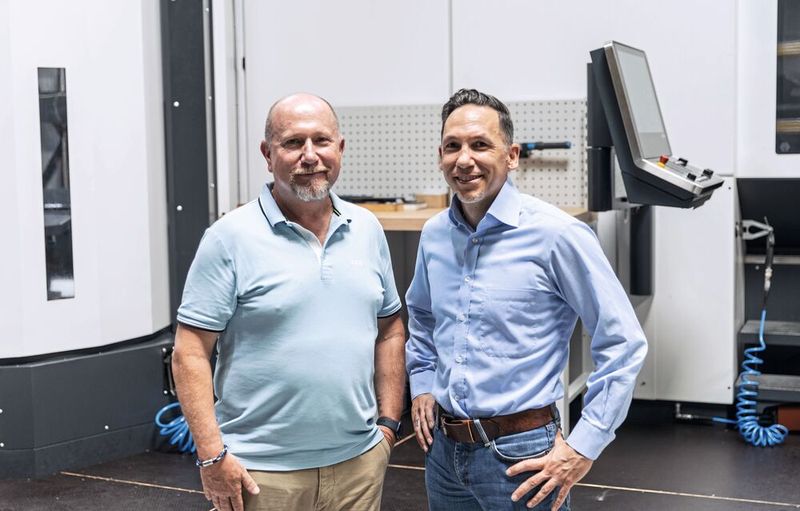 Klaus Lingenhöle (rechts), Geschäftsführer von Lingenhöle Technologie, und Erich Stolz, Gebietsvertriebsleiter für Österreich und Südtirol bei Heller, diskutieren gerne, um das bestmögliche Ergebnis zu erreichen. Mit der «F 6000» von Heller ist das Anfang 2026 wieder gelungen. (Bild: Heller)
