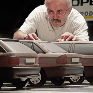 Mit 4,13 Millionen Einheiten in nur sechs Jahren avancierte der Astra (F) zum meistgebauten Opel-Modell aller Zeiten. Die Baureihe gibt es als drei- und fünftürige Schräghecklimousine, fünftürigen Kombi, viertüriges Stufenheck und ab 1993 auch als Cabrio.(Bild:  Opel)