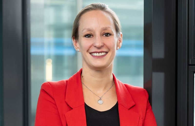 Sabrina Zellmer ist Universitätsprofessorin für Batterie- und Brennstoffzellen-Prozesstechnik an der TU Braunschweig und Stellvertretende Institutsleiterin und Abteilungsleiterin Nachhaltige Batterie- und Wasserstoffsysteme beim Fraunhofer-Institut für Schicht- und Oberflächentechnik IST. (Bild: Fraunhofer IST)