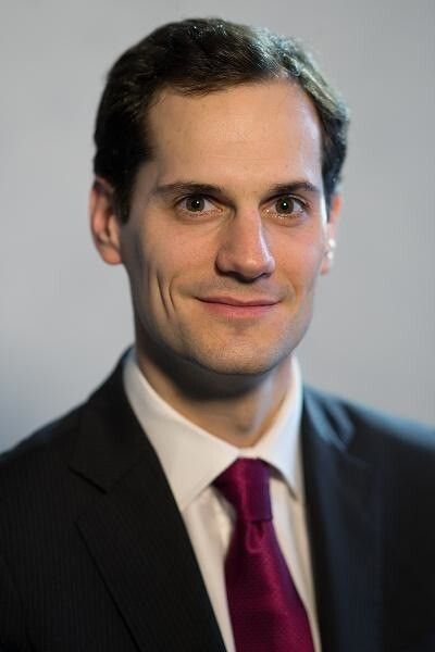 Antonin Guez, Vice President Power bei Schneider Electric Deutschland: „Im Zuge der Energiewende setzt Deutschland verstärkt auf regenerative Stromquellen, was für das produzierende Gewerbe steigende Energiekosten aber auch die Gefahr von Spannungsschwankungen oder Stromausfällen mit sich bringt. Intelligente Messgeräte im Produktionsbereich werden also immer wichtiger.“ (Bild: Schneider Electric)