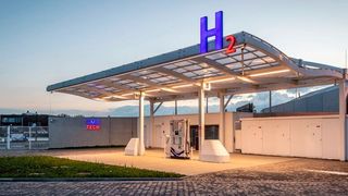 Kürzlich wurde die weltweit erste multimodale Wassertankstelle in Antwerpen eingeweiht – an der Schnittstelle zwischen Stadt und Hafen. (CBM)