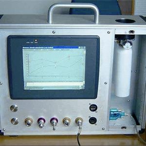 Dank Mikrosystemtechnik eignet sich der Gaschromatograph Igraph-X zum mobilen Einsatz in Prozessanlagen. 
