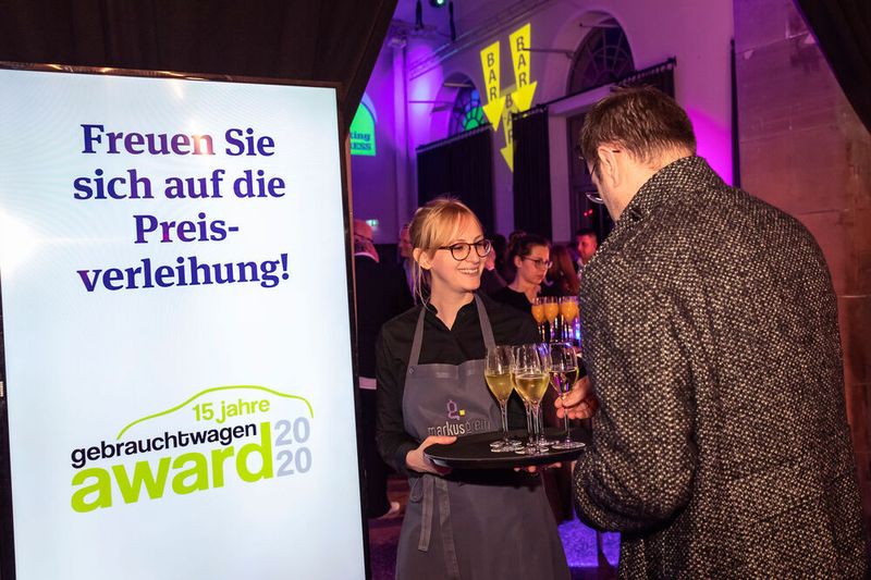 Am Vorabend des Deutschen Remarketing Kongresses 2020 verlieh die Fachzeitschrift »Gebrauchtwagen Praxis« zusammen mit Dekra, Real Garant und der Santander Consumer Bank den „Gebrauchtwagen Award 2020“. (Stefan Bausewein)