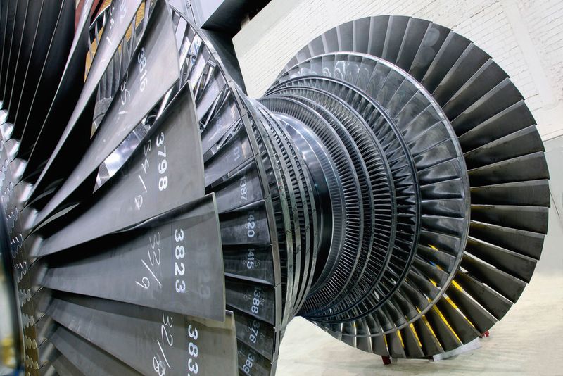Bild 2: Turbinenwelle einer Dampfturbine von Siemens mit eingesetzten Schaufeln. (Bild: Siemens)