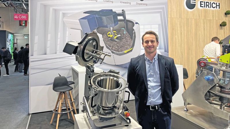 Jan Malik, Salesmanager bei Eirich: „Der Labormischer EL5 umfasst ein Volumen von fünf Litern und ist kleiner, leichter und smarter als das Vorgängermodell.“(Bild:  PROCESS)