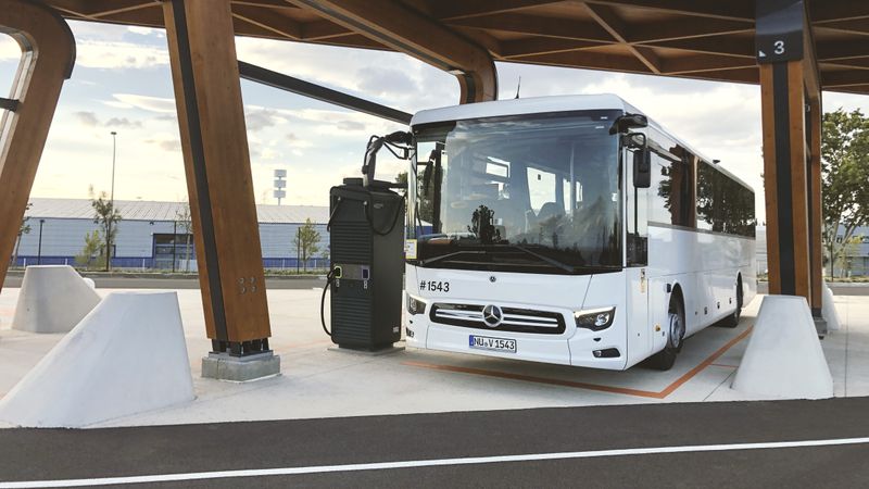 Ab dem Jahr 2026 errichtet Daimler Buses eigene Ladesäulen für E-Busse.(Bild:  Daimler Truck)