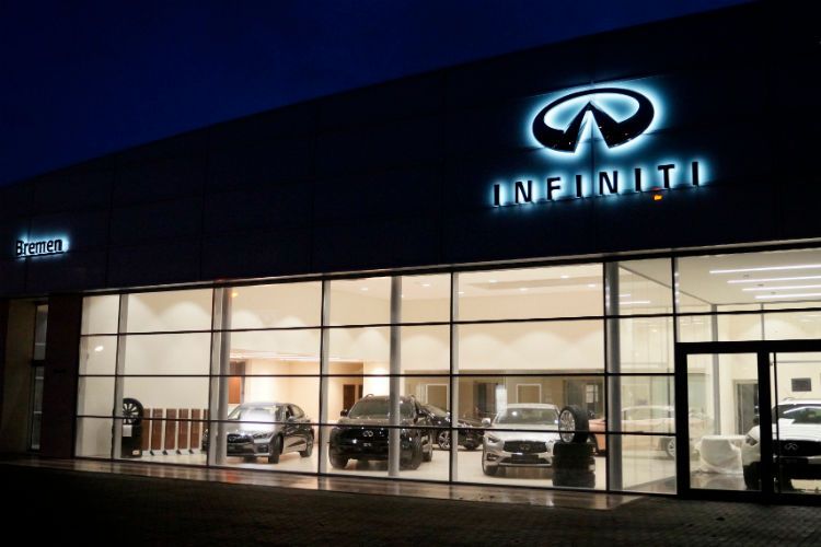 Auch bei Nacht gut zu erkennen: Klare Architektur und modernes Design kennzeichnen die Vorgaben von Infiniti.  (Foto: Möhler Gruppe)