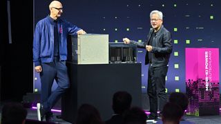 Tim Höttges, Vorstandsvorsitzender Deutsche Telekom (links), und Jensen Huang, CEO Nvidia, auf der Pressekonferenz am 4. November 2025. (Bild: Deutsche Telekom AG / Marc Steffen Unger)