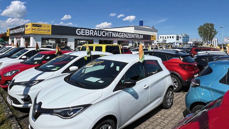 In seinem neuen Gebrauchtwagenzentrum in Leipzig-Rückmarsdorf präsentiert das Autohaus Gotthard König circa 600 Pkw und Transporter.(Bild:  Autohaus König)