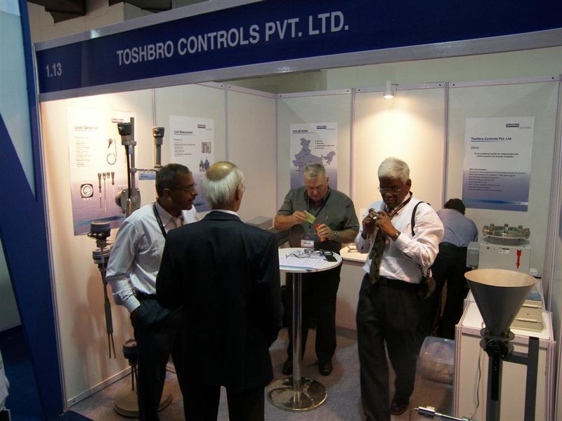  Ryk Jansen, Geschäftsleiter SWR Engineering, Australien mit dem Team von Toshbro Controls Pvt. Ltd., Indien. (Picture: PROCESS)
