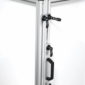 Hier ein Anwendungsbeispiel für die neuen Ruwi-Schnellspanner. Zusätzlich gibt es einen ähnlich flexibel einsetzbaren Handgriff, der das Monteur-Leben noch einfacher machen soll.