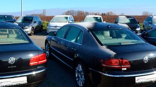 Mit durchschnittlich 104 Standtagen gehörten die Oberklassefahrzeuge im ersten Quartal des Jahres zu den Langstehern. (Faust / »kfz-betrieb«)