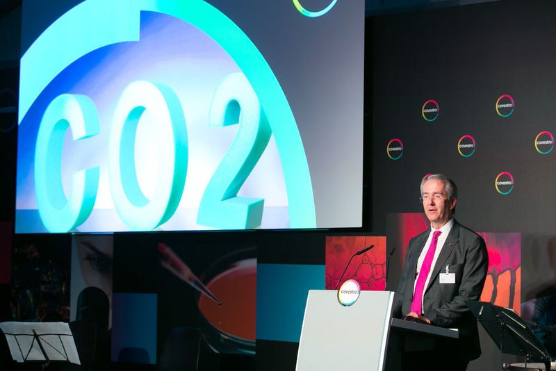 CO2 bursts onto the plastic production scene: Covestro CEO Patrick Thomas inaugurates first plastics production facility using CO2 in Dormagen. (Covestro)