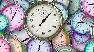 In Betriebssystemen teilt in der Regel der Scheduler den Prozessen ein Zeitkontingent zu, nachdem sie sich wieder in die Warteschlange einreihen müssen. (Bild: geralt)