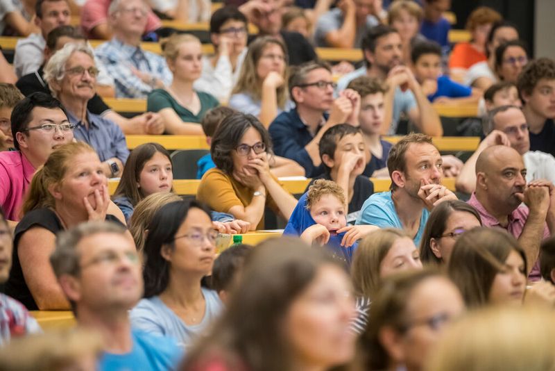 Die Scientifica 2023 lädt Gross und Klein an das grosse Wissenschafts-Festival zum Mitdiskutieren und Mitmachen ein. (Bild: ETH Zürich)