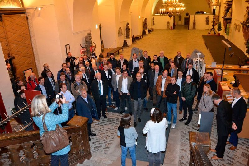 Bei der Abendveranstaltung ging es für die Teilnehmerinnen und Teilnehmer in das Mainfränkische Museum auf der Festung Marienberg. Anschließend wurde gemütlich in der Burggaststätte gespeist. (PROCESS / Kempf)