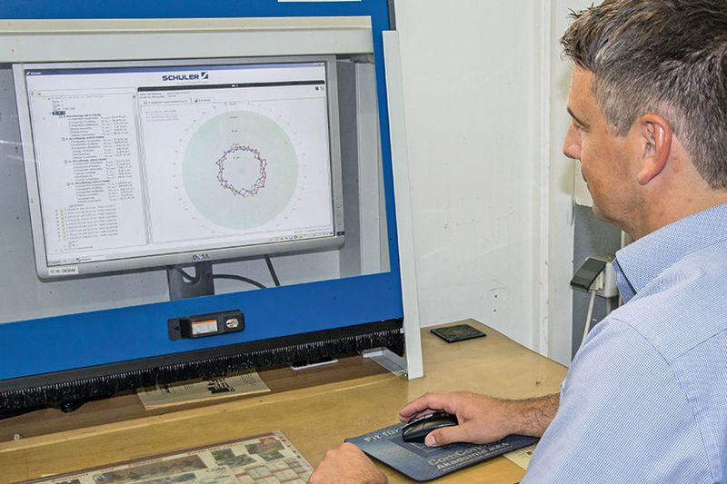 Für die Visualisierung der 570 000 Messwerte pro Werkstück hat Thomas Vujica eine Auswertesoftware entwickelt.  (Blum-Novotest)
