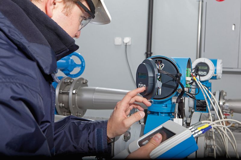 Bild 3: Verifikation von Durchfluss-Messgeräten im eingebauten Zustand mit Fieldcheck. (Bild: Endress+Hauser)