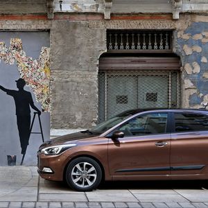 Der Hyundai i20 tritt gegen den VW Polo an.