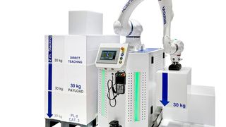 „Hochstapler und Kraftprotz“ in einem! Denn der neue Motoman-Cobot HC30PL von Yaskawa kann Lasten bis 30 Kilogramm handeln und auf Paletten zwei Meter hoch stapeln. Sicher und fix arbeitet er auch noch, heißt es. (Bild: Yaskawa)