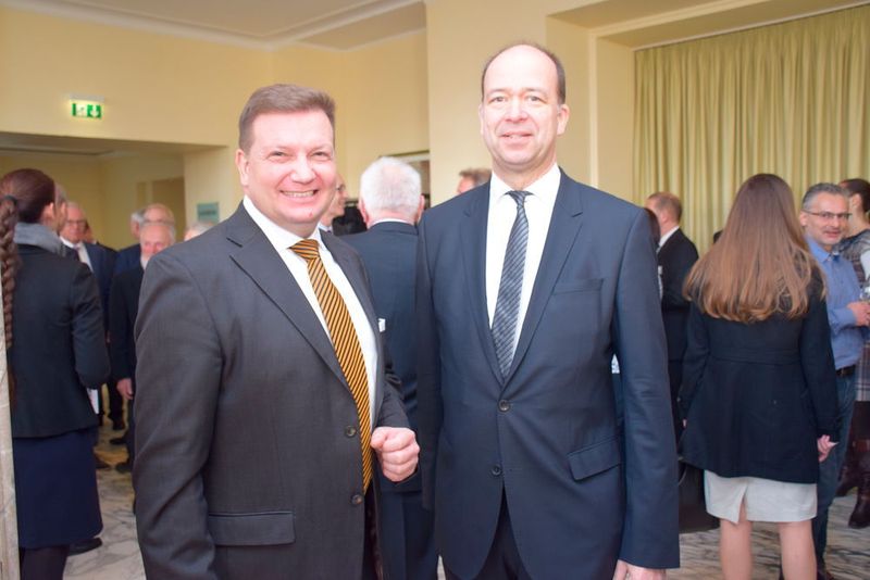 Begegnung der Hauptgeschäftsführer: Thomas Aukamm (ZKF, l.) und Dr. Axel Koblitz (ZDK). (Wenz)