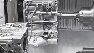 Die ein- und zweispindligen Specht-Maschinen von MAG können mittels eigener Verstellspindel in Kombination mit Linearantrieben zusätzlich als vollwertige Honmaschinen eingesetzt werden. (FFG)