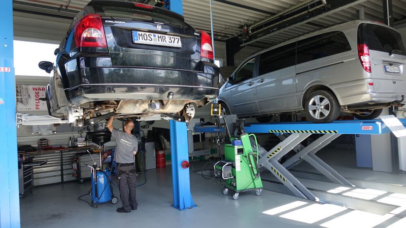 Nicht nur in Sachen Angebot ist das Unternehmen gut aufgestellt. Auch in der Werkstatt ... (Bild: Schreiner/»kfz-betrieb«)