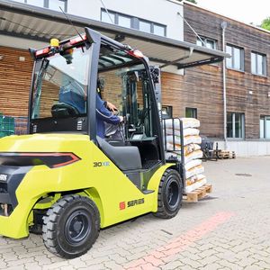 Die «Renegade-»Baureihe («S25-35XE») ist für Betreiber konzipiert, die auf die Vorteile («Smart. Strong. Safe.») der «Clark S-Series» nicht verzichten wollen.(Bild:  Clark Europe GmbH)