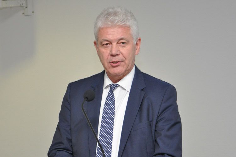 Werner Frey, Geschäftsführer von Mitsubishi Motors Deutschland Automobile (MMDA), lobte das glänzende Absatzergebnis.  (Foto: Wehner)
