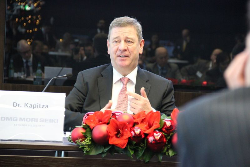 „Mit unserem Energiepark erzeugen wir 45 % der am Standort benötigten Energie selbst”, betonte Dr. Rüdiger Kapitza, Vorstandsvorsitzender der DMG Mori Seiki AG. (Bild: Kroh)